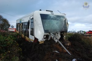 miejsce katastrofy - uszkodzony pociąg