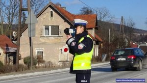 policjanci pełnią służbę z wideorejestratorem