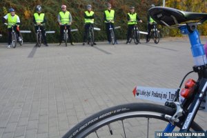 grupa rowerzystów biorących udział w akcji