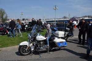 policyjne motocykle biorące udział w zlocie