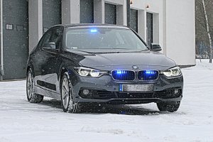 policyjny samochód marki BMW