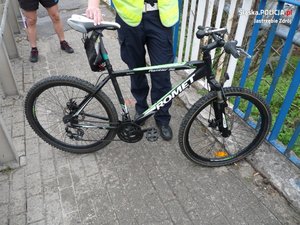 policjanci na miejscu zdarzenia