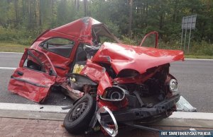 samochód osobowy po wypadku