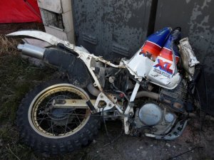 rozbity motocykl marki Honda