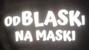 grafika z napisem odblaski8 na maski: litery są w kolorze białym na czarnym tle