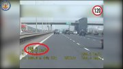Zdjęcie jest &amp;quot;stop klatką&amp;quot; z policyjnego wideorejestratora. Widać na nim jadący samochód i odczyt z wideorejestratora pokazujący prędkość 198,3 km/h.