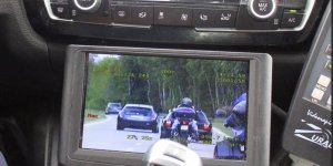 zdjęcie wideorejestratora w policyjnym radiowozie