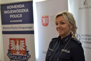 zdjęcie policjantki w mundurze