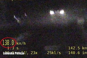 zdjęcie z wideorejestratora pokazujące prędkość 138 km/h